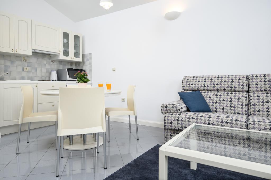 Apartmani Alice Njivice Exterior foto